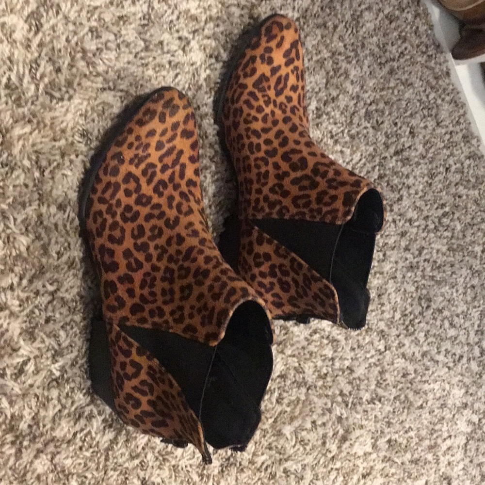 Leopard print ankle boots